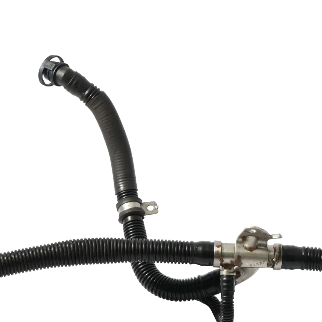 Tubo Sfiato Tubo Flessibile Sfiato Testa Cilindro 4.2 TSI per Audi R8 42 con numero di parte 079103209AT Audi R8 42 Tubo Sfiato Tubo Flessibile Sfiato Testa Cilindro 4.2 TSI - SKU 079103209AT - Numero di parte 079103209AT