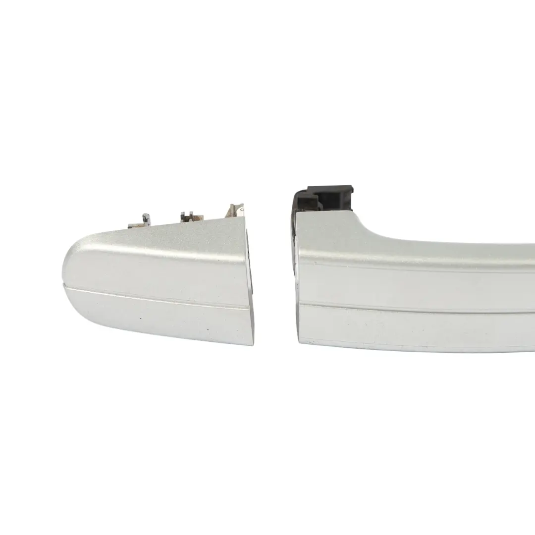 Tirador Puerta Delantera Derecha Moondust Silver ZJ para Ford Transit Connect con número de pieza 1738727 Ford Transit Connect Tirador Puerta Delantera Derecha Moondust Silver ZJ - SKU 1738727-MDS - Número de pieza 1738727