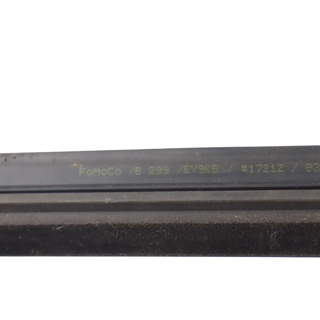Joint Baguette Garniture Porte Passager Gauche pour Ford Fiesta MK7 à propos du numéro de pièce 1763370 Ford Fiesta MK7 Joint Baguette Garniture Porte Passager Gauche - SKU 1763370 - Numéro de pièce 1763370