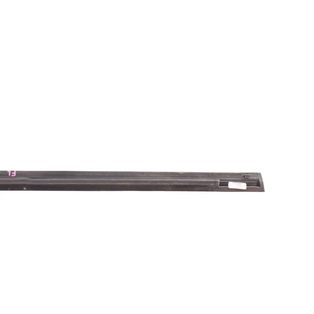 Ford Fiesta MK7 Joint Baguette Garniture Porte Passager Gauche - SKU 1763370 - Numéro de pièce 1763370