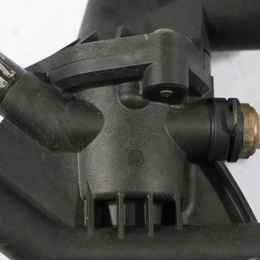 Obudowa Termostatu CM5G9K478GA do Ford B-Max C-Max Fiesta Mk7 Focus o numerze 1872633 Ford B-Max C-Max Fiesta Mk7 Focus Obudowa Termostatu CM5G9K478GA - SKU 1872633 - Numer Części 1872633
