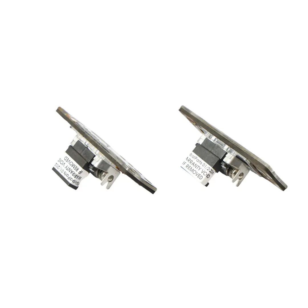 7L Lampa Oświetlenia Tablicy Rejestracyjnej Tył x2 do VW Touareg o numerze 1J5943021A VW Touareg 7L Lampa Oświetlenia Tablicy Rejestracyjnej Tył x2 - SKU 1J5943021A - Numer Części 1J5943021A