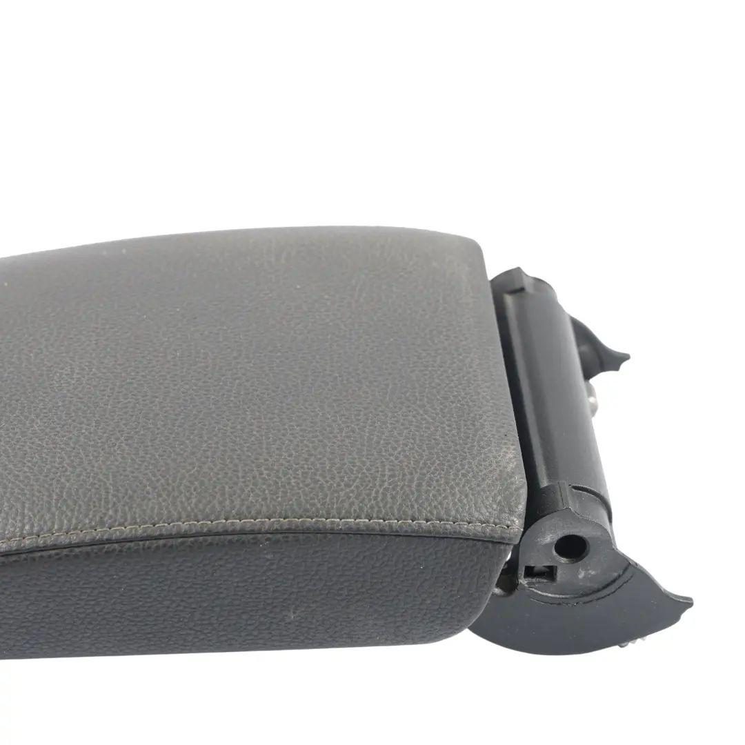 MK3 Revêtement D'Accoudoir Console Centrale Cuir Noir pour VW Scirocco à propos du numéro de pièce 1K0864207F VW Scirocco MK3 Revêtement D'Accoudoir Console Centrale Cuir Noir - SKU 1K0864207F - Numéro de pièce 1K0864207F