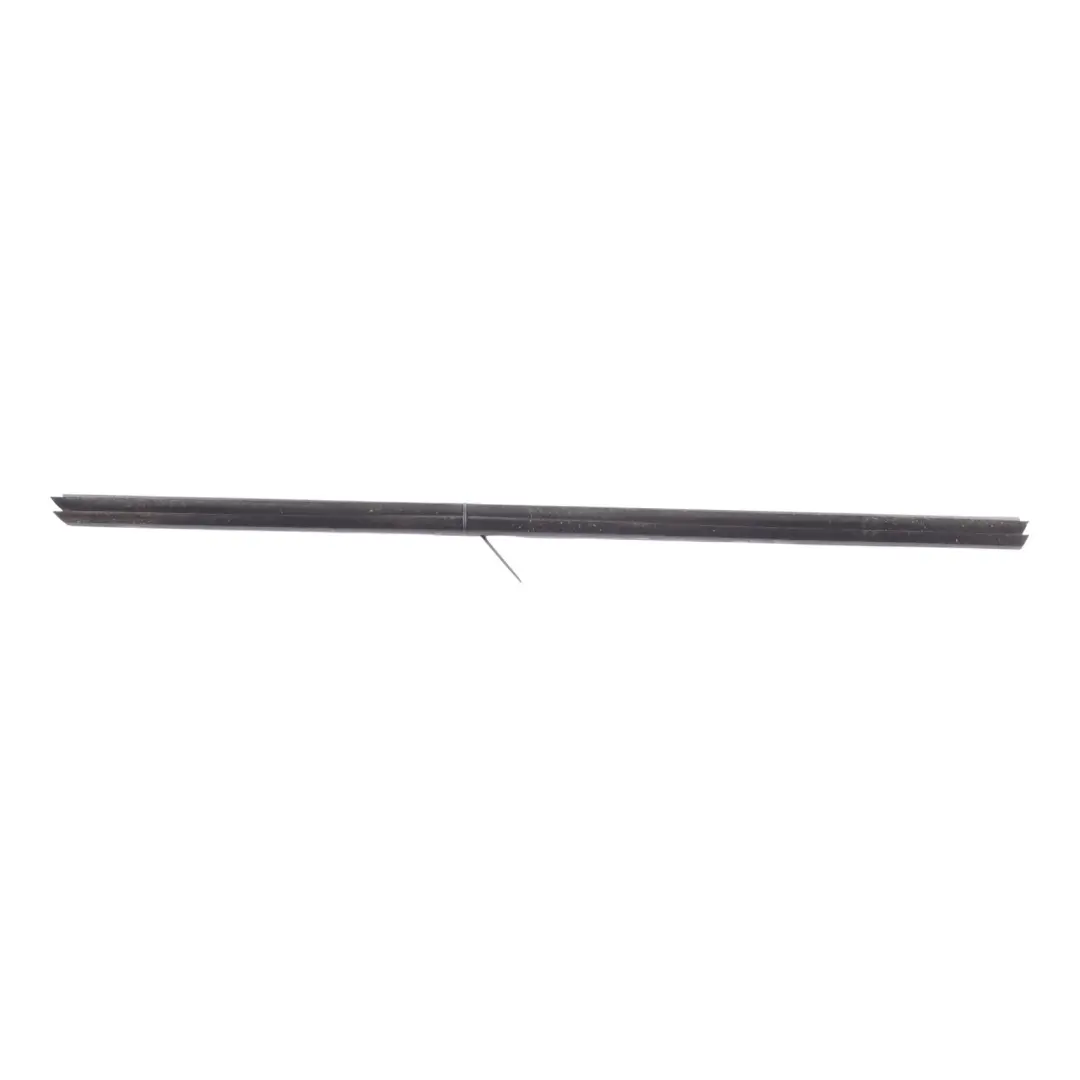 Joint Caoutchouc Vitre Porte Avant Droit pour Volkswagen Golf MK7 à propos du numéro de pièce 1K5837472D Volkswagen Golf MK7 Joint Caoutchouc Vitre Porte Avant Droit - SKU 1K5837472D - Numéro de pièce 1K5837472D