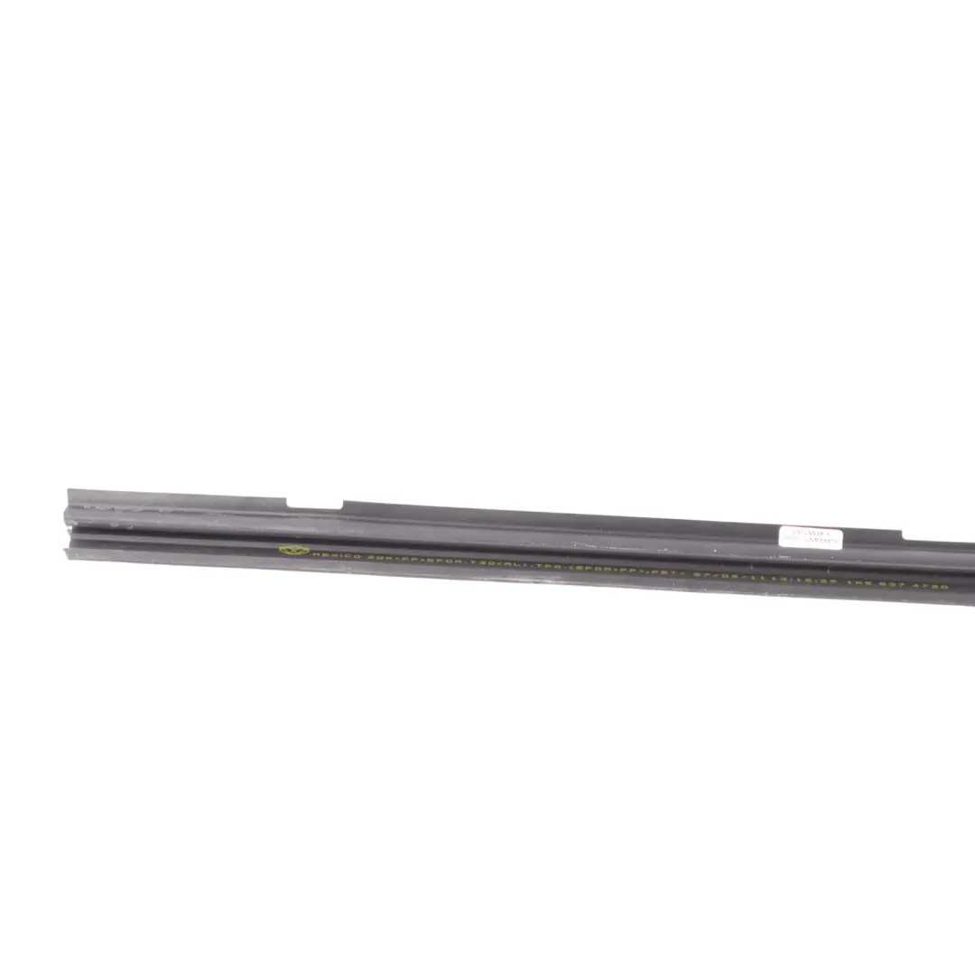 Uszczelka Szyby Wewnętrzna Przednia Prawa do Volkswagen Golf Mk7 o numerze 1K5837472D Volkswagen Golf Mk7 Uszczelka Szyby Wewnętrzna Przednia Prawa - SKU 1K5837472D - Numer Części 1K5837472D