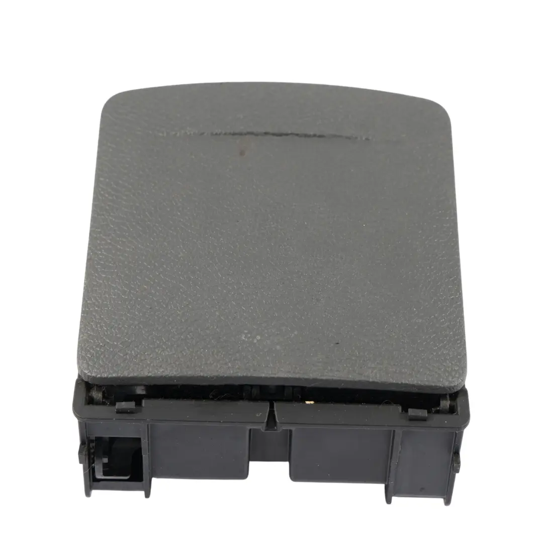 Mk3 Portabicchieri Console Centrale Posteriore per Volkswagen Scirocco con numero di parte 1K5862533B Volkswagen Scirocco Mk3 Portabicchieri Console Centrale Posteriore - SKU 1K5862533B - Numero di parte 1K5862533B