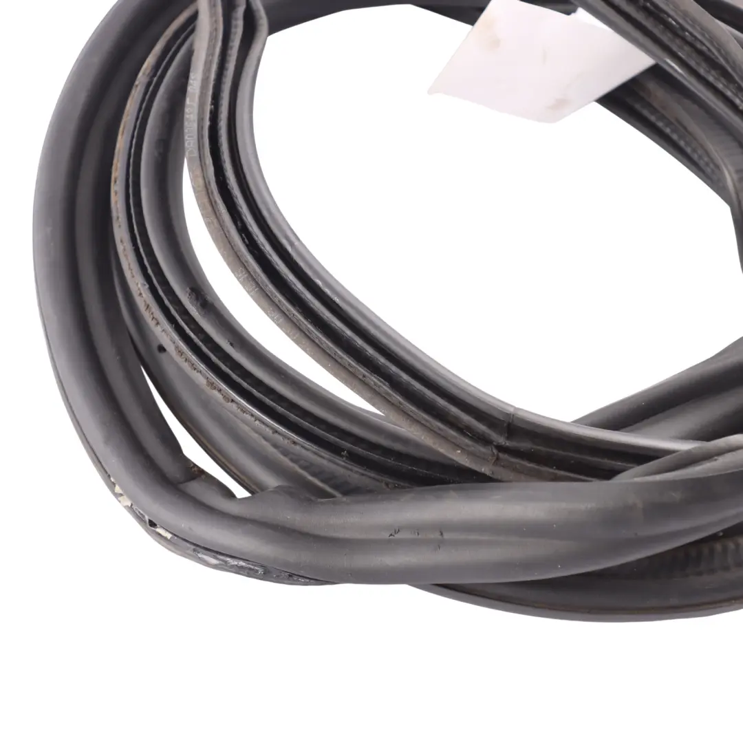 Guarnizione portellone bagagliaio Guarnizione posteriore per VW Golf V 5 con numero di parte 1K6827705B VW Golf V 5 Guarnizione portellone bagagliaio Guarnizione posteriore - SKU 1K6827705B - Numero di parte 1K6827705B