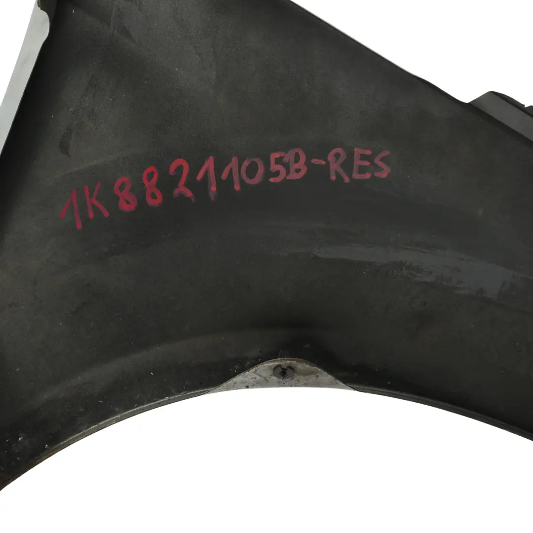 Seitenverkleidung Vorne Links Kotflügel Reflex Silber - A7W für VW Scirocco III mit Teilenummer 1K8821105B VW Scirocco III Seitenverkleidung Vorne Links Kotflügel Reflex Silber - A7W - SKU 1K8821105B-RES - Teilenummer 1K8821105B