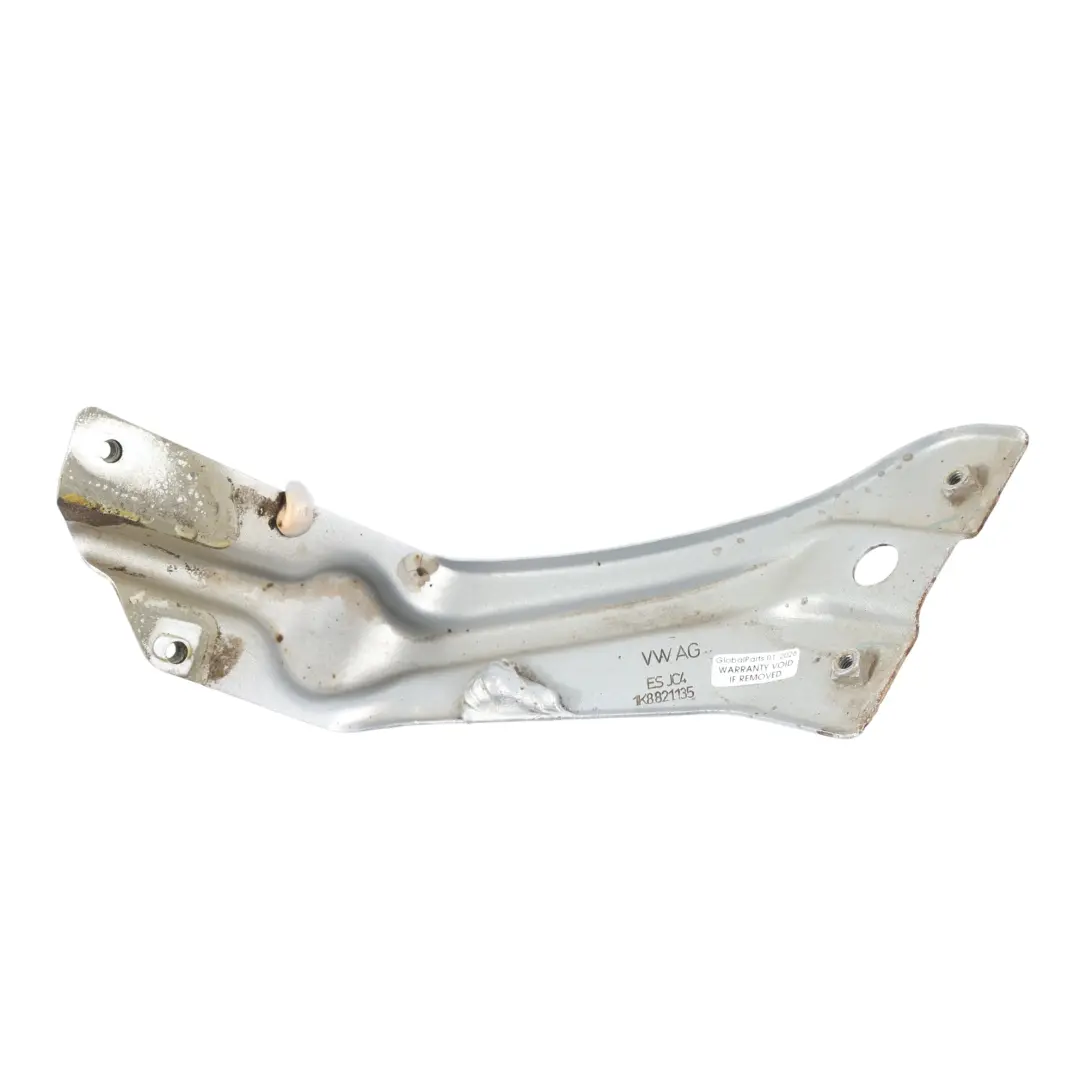 Mk3 Soporte Montaje Alerón Delantero Izquierdo Reflex Silver- A7W para VW Scirocco con número de pieza 1K8821135 VW Scirocco Mk3 Soporte Montaje Alerón Delantero Izquierdo Reflex Silver- A7W - SKU 1K8821135-RES - Número de pieza 1K8821135