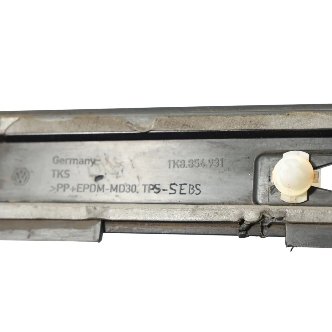 VW Scirocco Mk3 Türverkleidung Untere Abdeckung Halterung Hinten Links - SKU 1K8854931-1 - Teilenummer 1K8854931