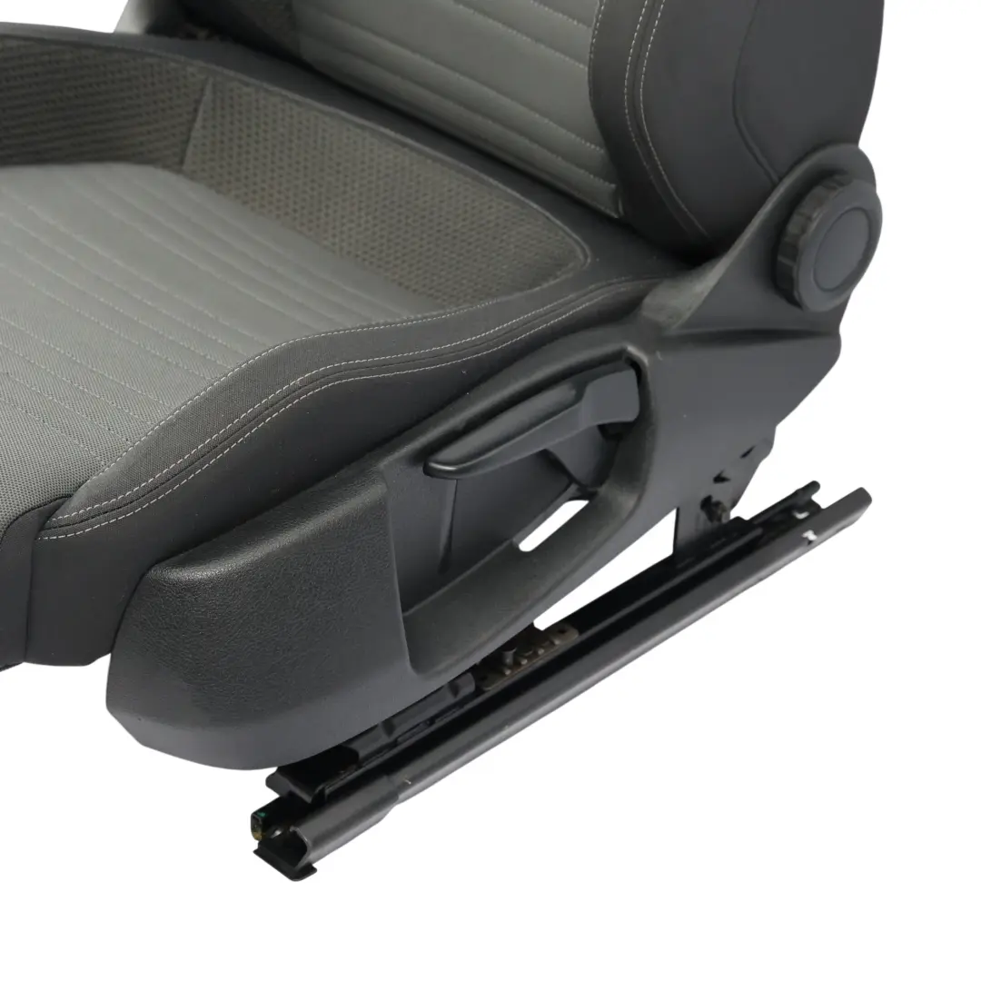 Mk3 3 Portes Siège Avant Gauche Tissu Noir Gris pour Volkswagen Scirocco à propos du numéro de pièce 1K8881805AL Volkswagen Scirocco Mk3 3 Portes Siège Avant Gauche Tissu Noir Gris - SKU 1K8881805AL-1 - Numéro de pièce 1K8881805AL