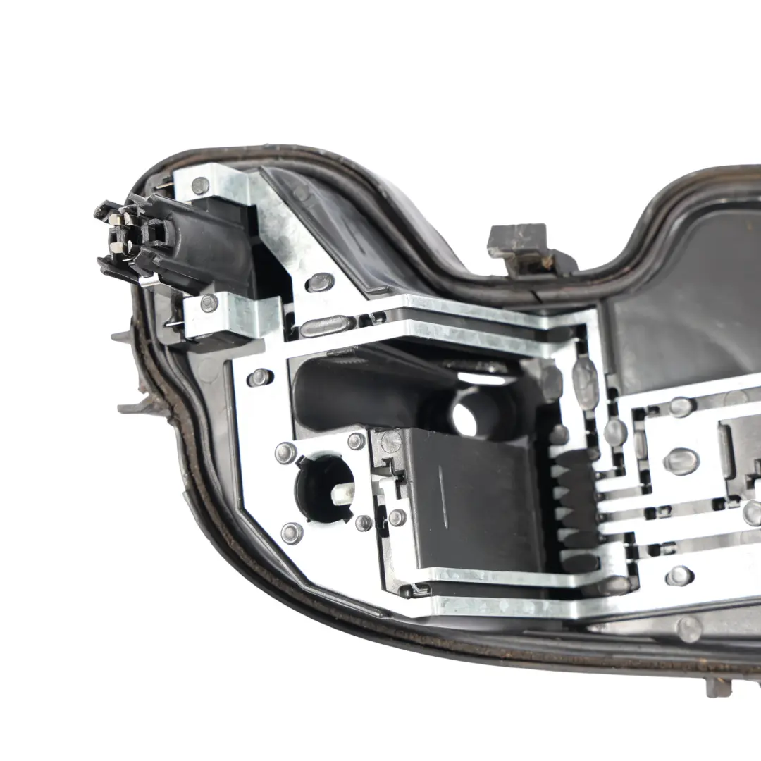 Mocowanie Żarówek Lampy Lewy Tył do Volkswagen VW Scirocco III o numerze 1K8945257C Volkswagen VW Scirocco III Mocowanie Żarówek Lampy Lewy Tył - SKU 1K8945257C - Numer Części 1K8945257C