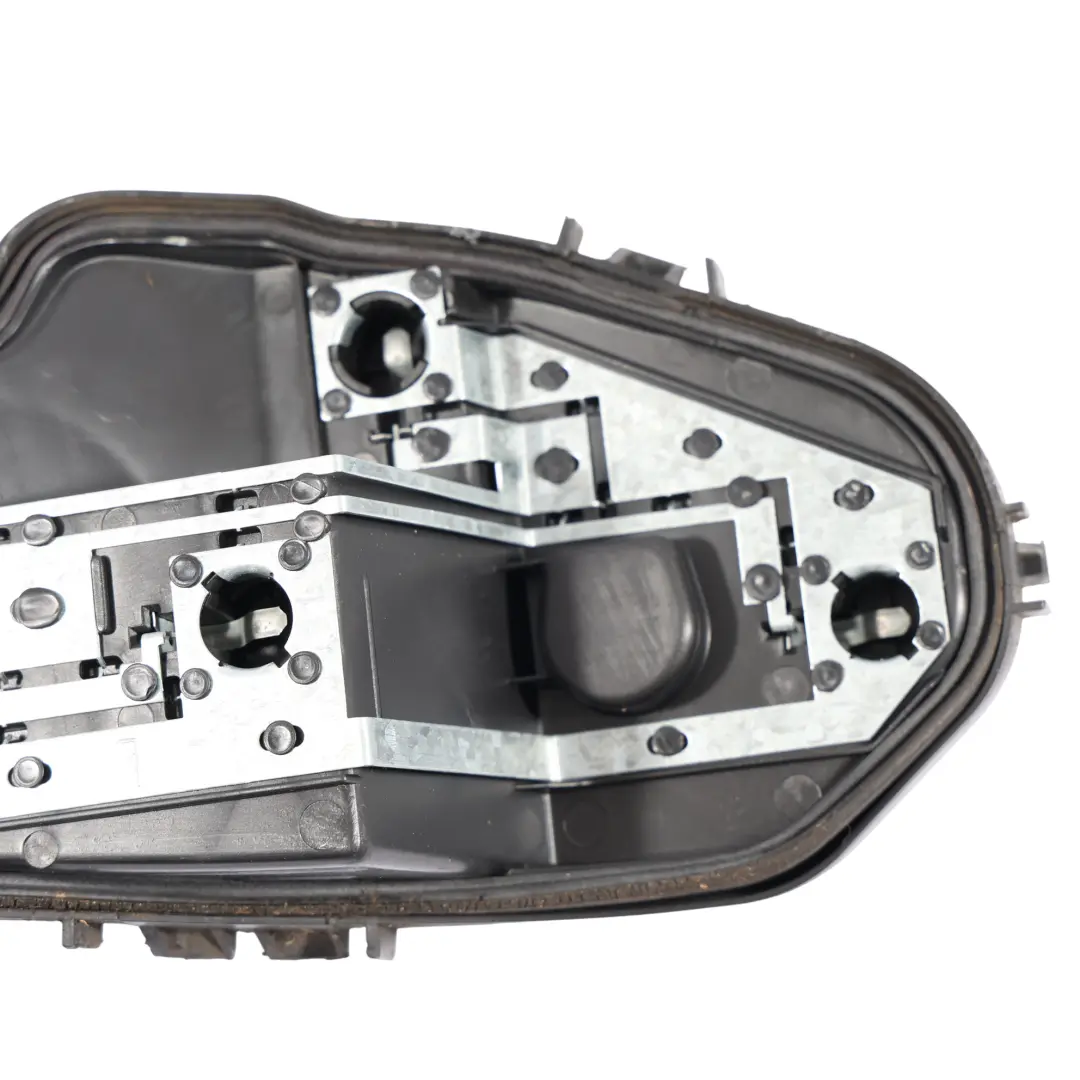 Rücklicht Glühbirnenhalter Sockel Links für Volkswagen Scirocco III mit Teilenummer 1K8945257C Volkswagen Scirocco III Rücklicht Glühbirnenhalter Sockel Links - SKU 1K8945257C - Teilenummer 1K8945257C