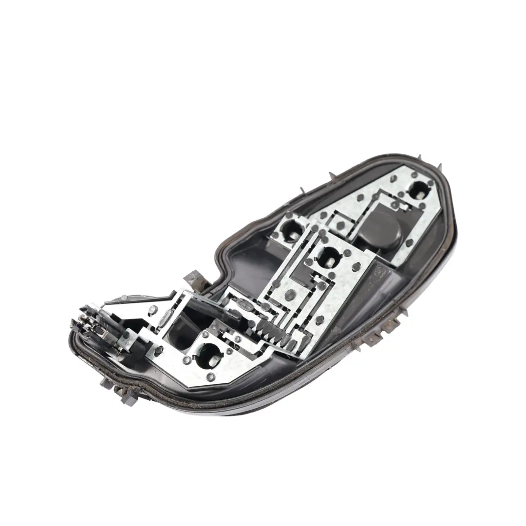 Volkswagen Scirocco III Rücklicht Glühbirnenhalter Sockel Links - SKU 1K8945257C - Teilenummer 1K8945257C