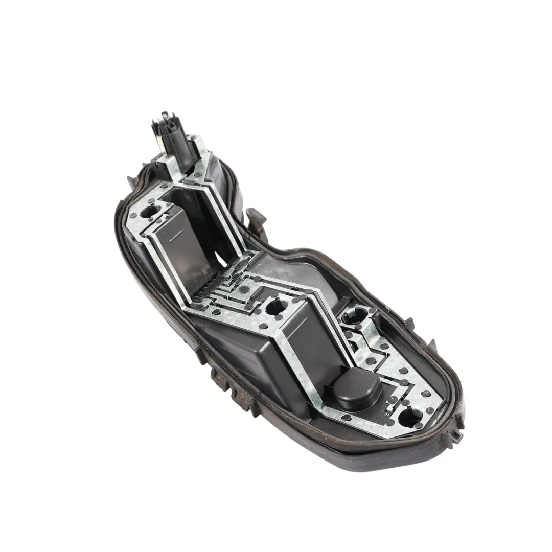 Luz Trasera Trasera Portalámparas Derecho para Volkswagen VW Scirocco III con número de pieza 1K8945257C Volkswagen VW Scirocco III Luz Trasera Trasera Portalámparas Derecho - SKU 1K8945257C - Número de pieza 1K8945257C