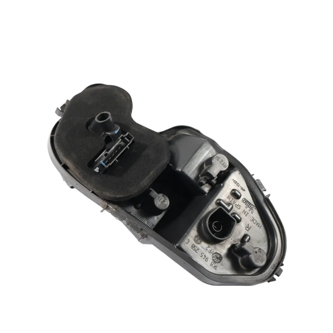 Mk3 Luz Trasera Trasera Portalámparas Derecho para Volkswagen Scirocco con número de pieza 1K8945258C Volkswagen Scirocco Mk3 Luz Trasera Trasera Portalámparas Derecho - SKU 1K8945258C - Número de pieza 1K8945258C
