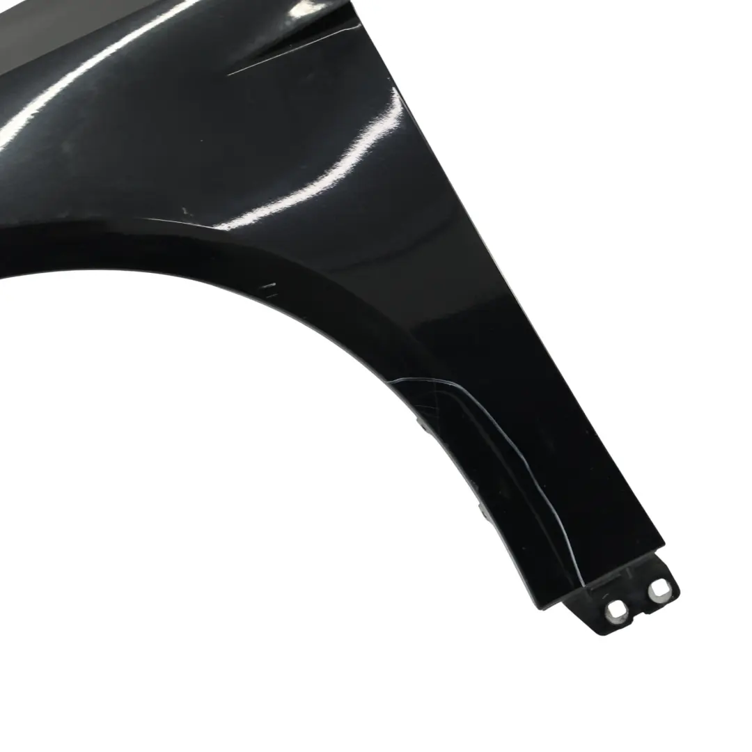 Seitenverkleidung Vorne Links Kotflügel Panther Black Schwarz D9 für Ford Focus III mit Teilenummer 2171304 Ford Focus III Seitenverkleidung Vorne Links Kotflügel Panther Black Schwarz D9 - SKU 2171304-PBL - Teilenummer 2171304