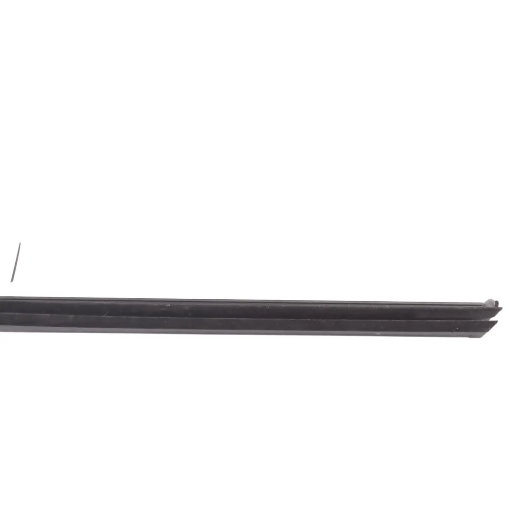 Guarnizione Finestrino Posteriore Sinistro per Volkswagen T-Roc R A11 con numero di parte 2GA837479B Volkswagen T-Roc R A11 Guarnizione Finestrino Posteriore Sinistro - SKU 2GA837479B - Numero di parte 2GA837479B