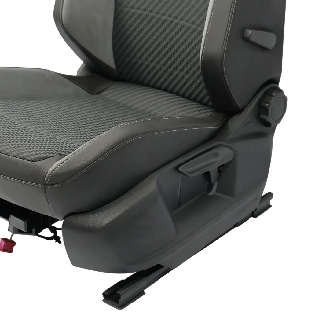 R-Line Siège Avant Gauche Tissu Velours Noir Et Gris pour Volkswagen T-Roc à propos du numéro de pièce 2GA881805BR Volkswagen T-Roc R-Line Siège Avant Gauche Tissu Velours Noir Et Gris - SKU 2GA881805BR-1 - Numéro de pièce 2GA881805BR