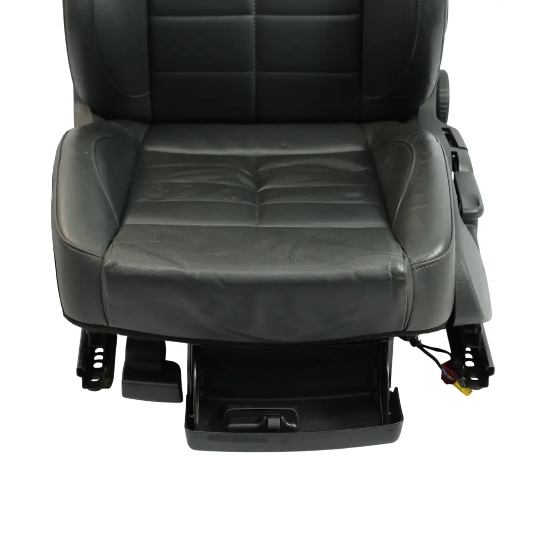 3R Siège Avant Gauche Sport Intérieur Cuir Soul Black pour Seat Exeo à propos du numéro de pièce 3R0881805N Seat Exeo 3R Siège Avant Gauche Sport Intérieur Cuir Soul Black - SKU 3R0881805N-1 - Numéro de pièce 3R0881805N