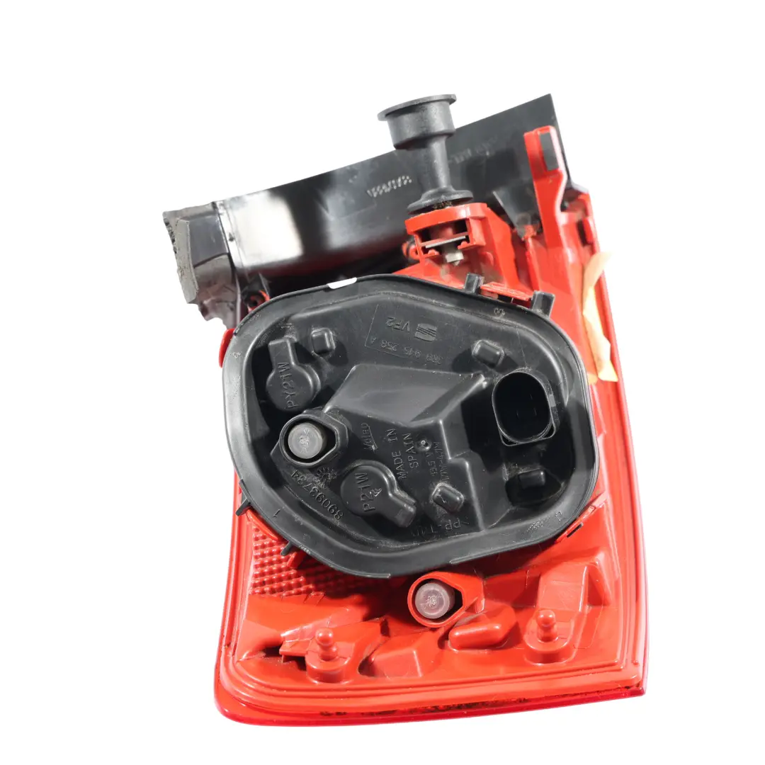 Seat Exeo Lampa Tylna Zewnętrzna Prawa - SKU 3R9945096B - Numer Części 3R9945096B