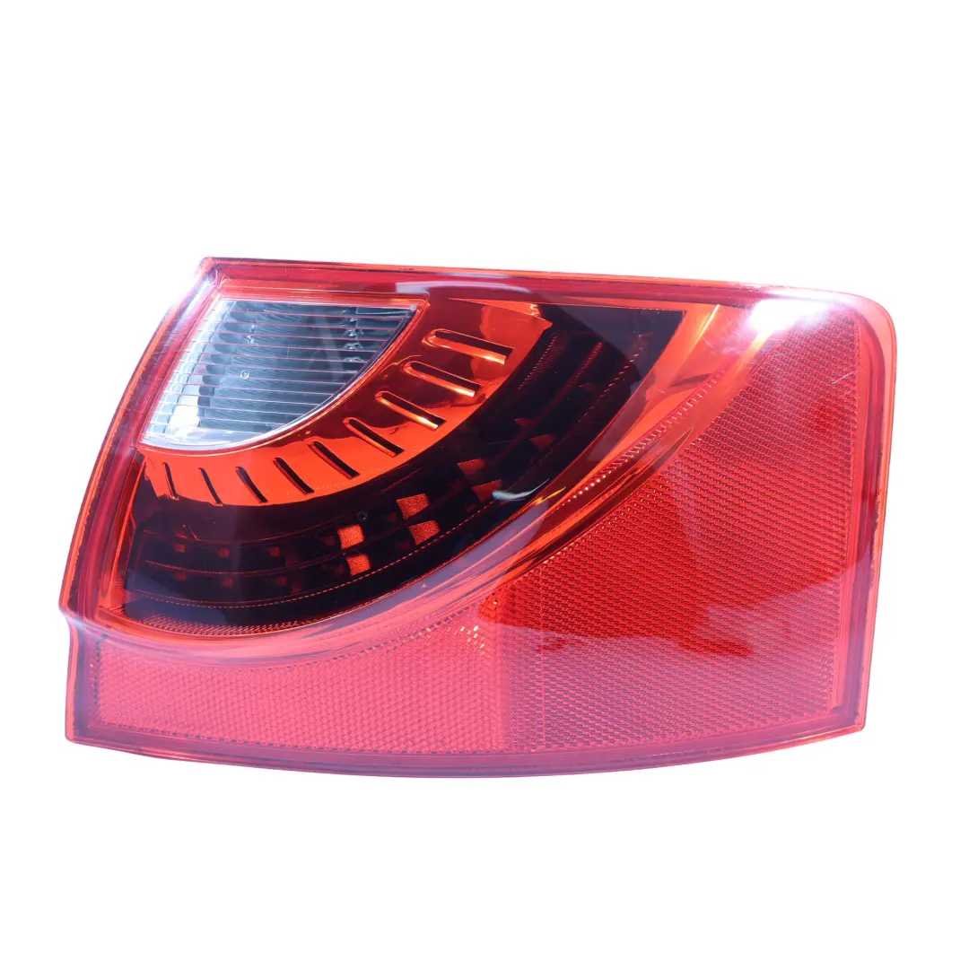 Seat Exeo Feu Arrière Extérieur Côté Conducteur Droit - SKU 3R9945096B - Numéro de pièce 3R9945096B