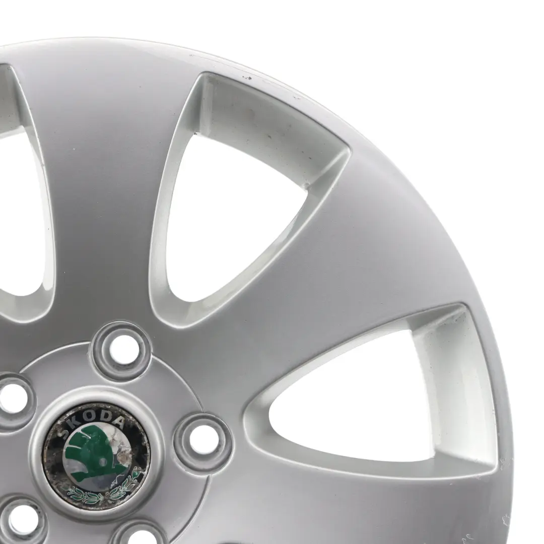Argento Cerchio In Lega 16" 7J ET:45 per Skoda Yeti 5L Superb con numero di parte 3T0601025 Skoda Yeti 5L Superb Argento Cerchio In Lega 16" 7J ET:45 - SKU 3T0601025-2 - Numero di parte 3T0601025