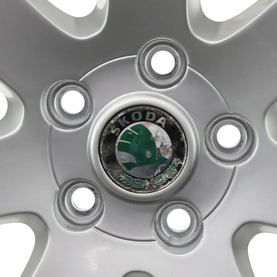 Skoda Yeti 5L Superb Silberne Leichtmetallfelge 16" 7J ET:45 - SKU 3T0601025-2 - Teilenummer 3T0601025