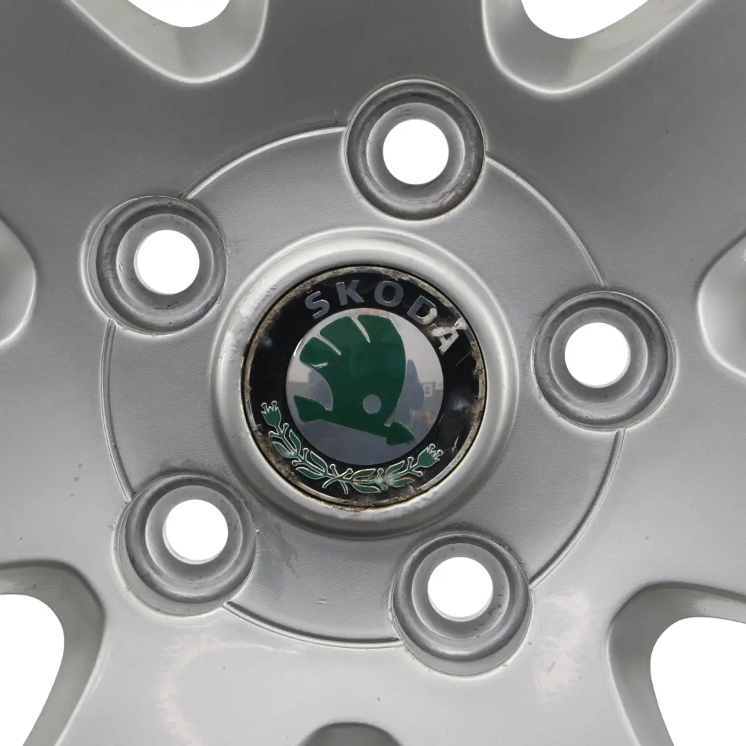 Alloy Rim 16" 7J ET:45 to Skoda Yeti 5L Superb Silver Wheel with Part number 3T0601025 Skoda Yeti 5L Superb Silver Wheel Alloy Rim 16" 7J ET:45 - SKU 3T0601025-4 - Part number 3T0601025