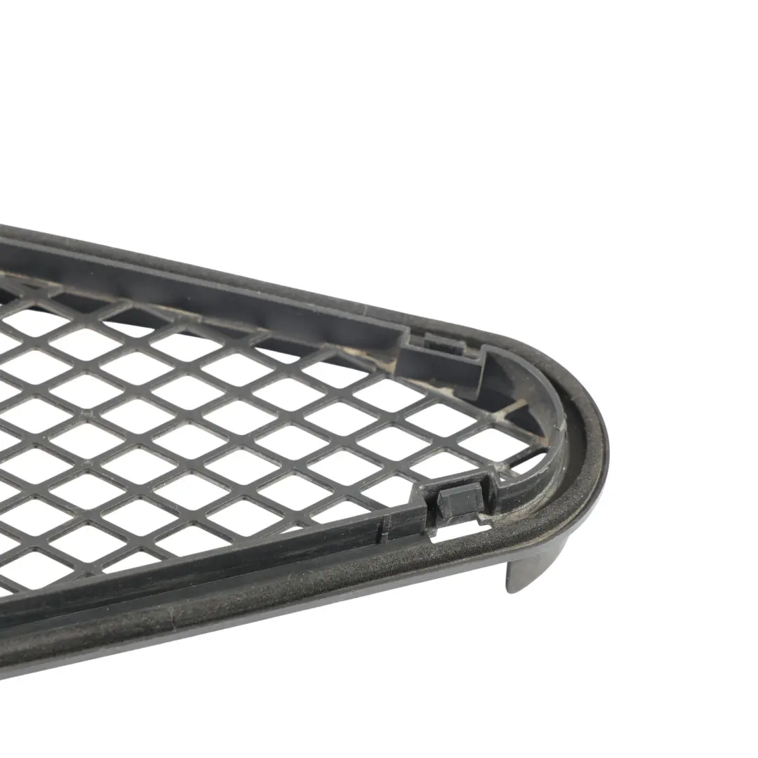 Osłona Kratka Wlotu Powietrza Przód Prawo do Audi R8 42 o numerze 420819104A Audi R8 42 Osłona Kratka Wlotu Powietrza Przód Prawo - SKU 420819104A - Numer Części 420819104A