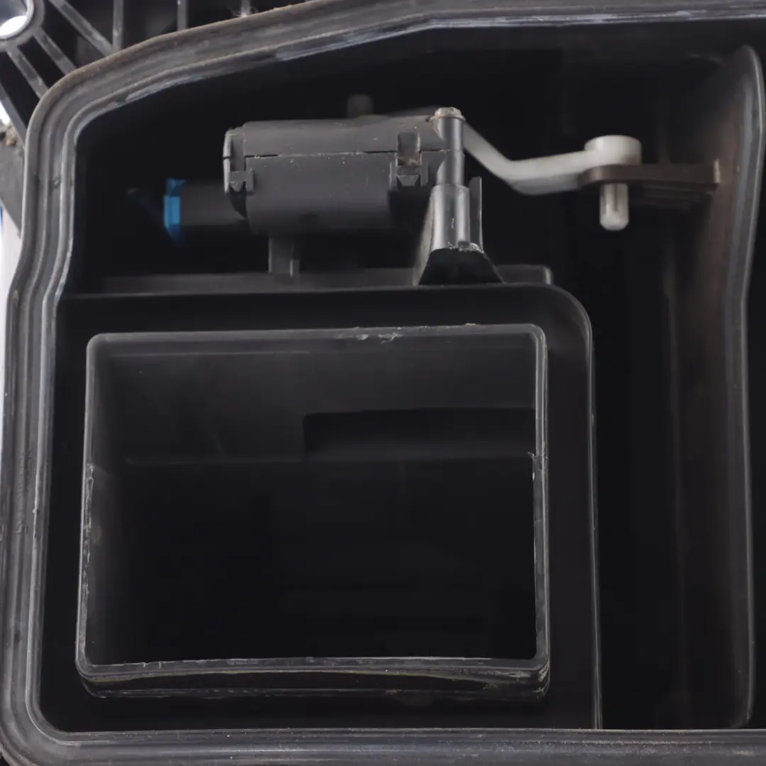 Interior Heater Blower Fan Motor to Audi R8 42 Gen 1 with Part number 4F0820155F Audi R8 42 Gen 1 Interior Heater Blower Fan Motor - SKU 4F0820155F - Part number 4F0820155F