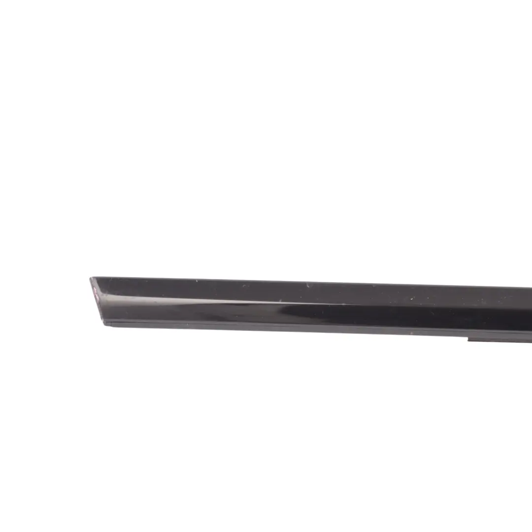Listwa Zgarniająca Drzwi Tylna Lewa Zewnętrzna Czarna do Audi A6 C8 o numerze 4K0839475 Audi A6 C8 Listwa Zgarniająca Drzwi Tylna Lewa Zewnętrzna Czarna - SKU 4K0839475 - Numer Części 4K0839475