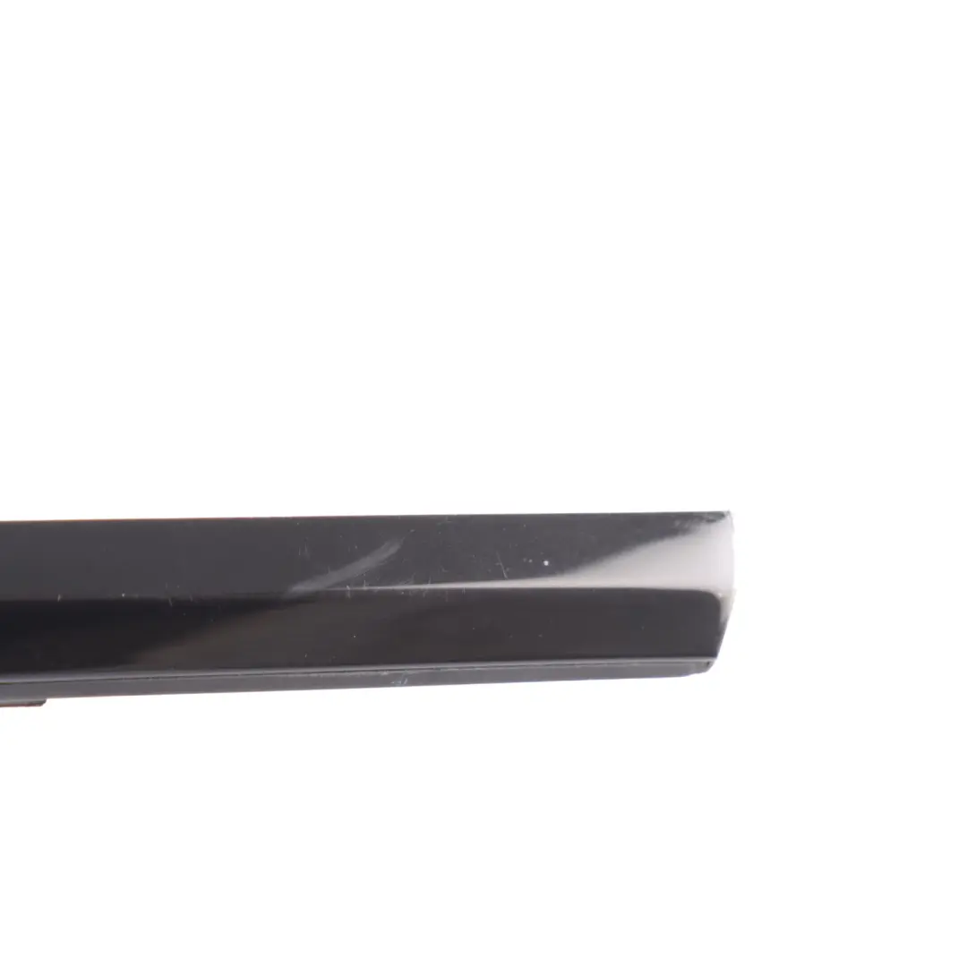 Junta Ventana Puerta Trasera Negra Exterior Izquierda para Audi A6 C8 con número de pieza 4K0839475 Audi A6 C8 Junta Ventana Puerta Trasera Negra Exterior Izquierda - SKU 4K0839475 - Número de pieza 4K0839475