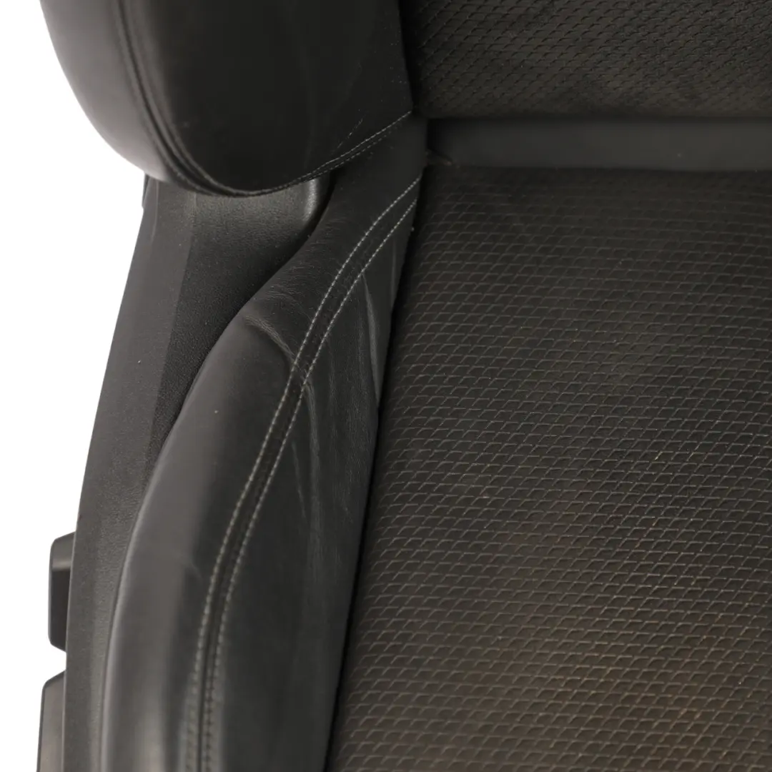 Fotel Prawy Podgrzewany Memory Skóra Alcantara Soul Czarny do Audi A6 C8 o numerze 4K0881808L Audi A6 C8 Fotel Prawy Podgrzewany Memory Skóra Alcantara Soul Czarny - SKU 4K0881808L - Numer Części 4K0881808L