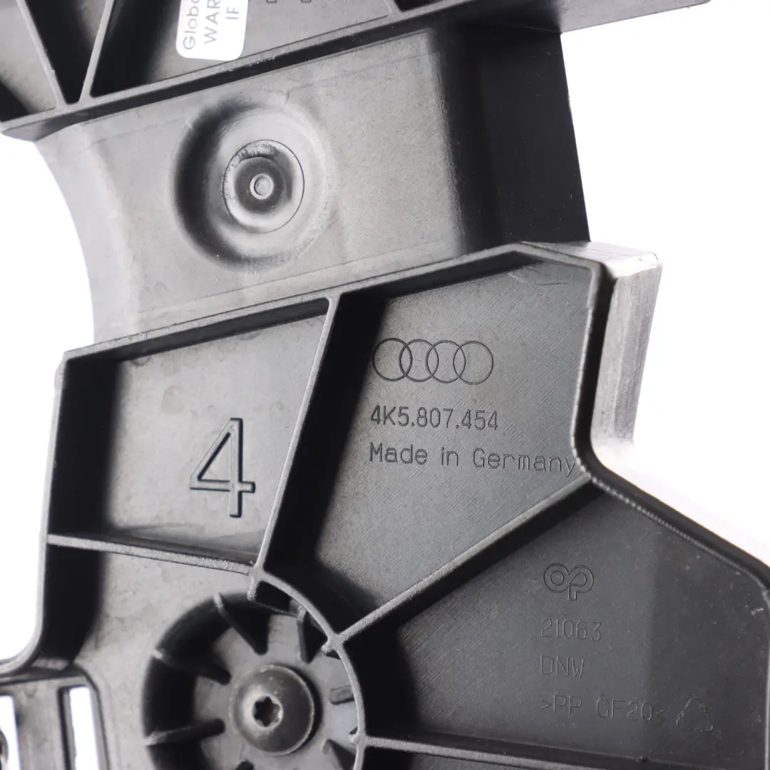 Sección Guía Soporte Parachoques Trasero Inferior Derecho para Audi A6 C8 con número de pieza 4K5807454 Audi A6 C8 Sección Guía Soporte Parachoques Trasero Inferior Derecho - SKU 4K5807454 - Número de pieza 4K5807454