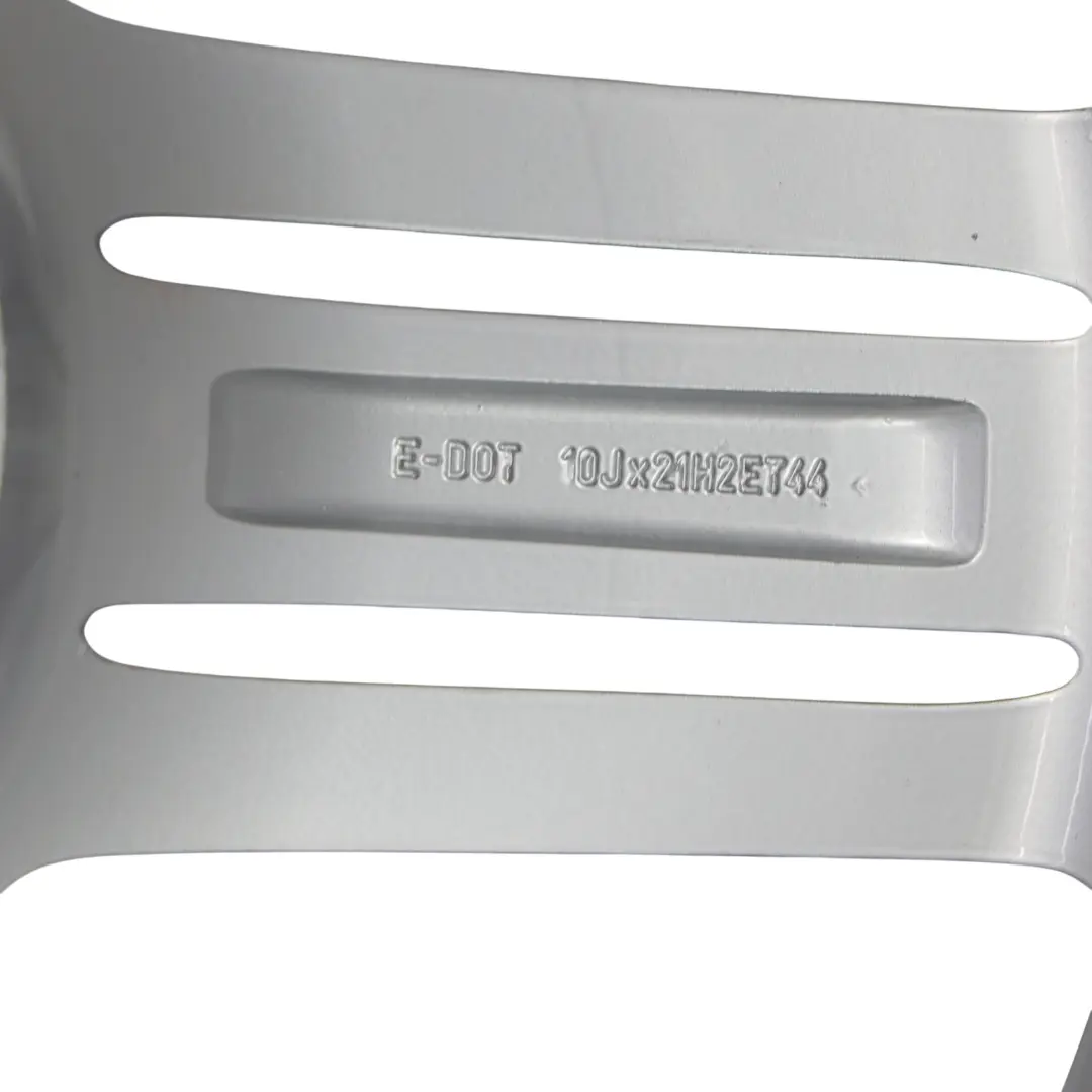 Srebrna Felga Aluminiowa 21" Star Spoke 10J ET:44 do Audi Q7 4L o numerze 4L0601025BH Audi Q7 4L Srebrna Felga Aluminiowa 21" Star Spoke 10J ET:44 - SKU 4L0601025BH-4 - Numer Części 4L0601025BH