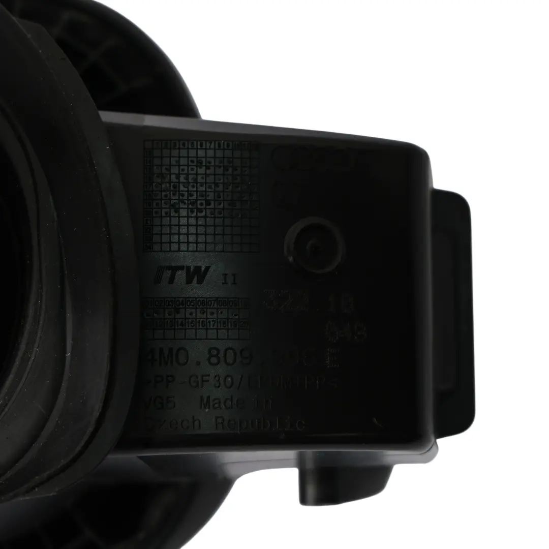 4M Audi RS5 A5 F5 Wkład Klapki Wlewu Paliwa do Audi Q7 o numerze 4M0809906E Audi Q7 4M Audi RS5 A5 F5 Wkład Klapki Wlewu Paliwa - SKU 4M0809906E - Numer Części 4M0809906E