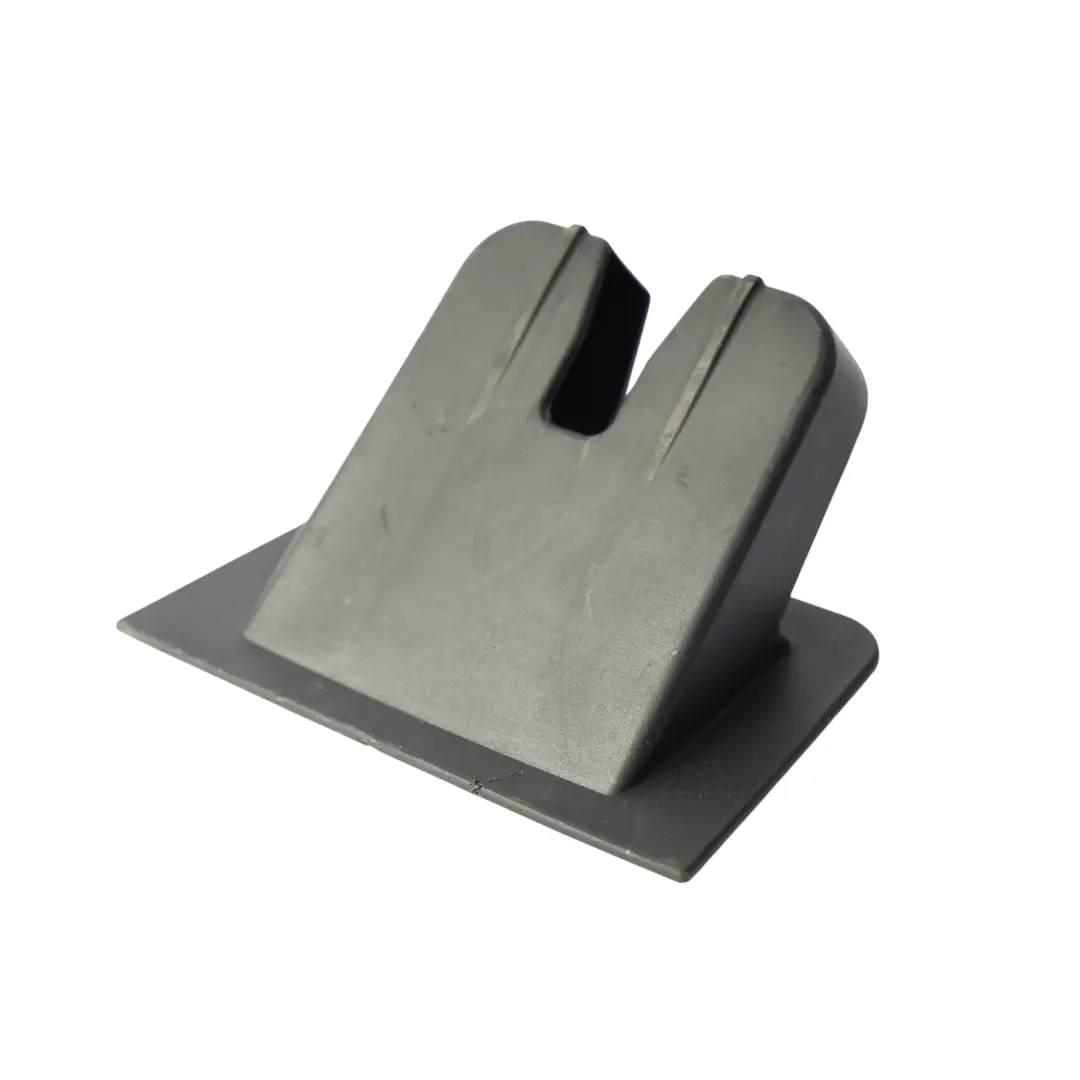 4M Pannello Copertura Serratura Posteriore Bagagliaio Nero per Audi Q7 con numero di parte 4M0827520 Audi Q7 4M Pannello Copertura Serratura Posteriore Bagagliaio Nero - SKU 4M0827520 - Numero di parte 4M0827520