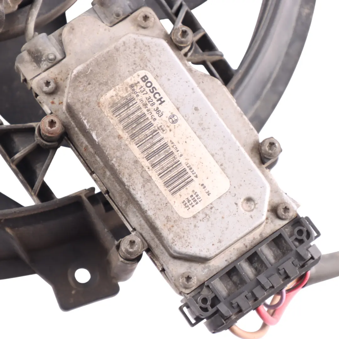 Ventilateur Radiateur Moteur Avant Gauche Droite pour Audi R8 42 à propos du numéro de pièce 4Z7959455M Audi R8 42 Ventilateur Radiateur Moteur Avant Gauche Droite - SKU 4Z7959455M - Numéro de pièce 4Z7959455M