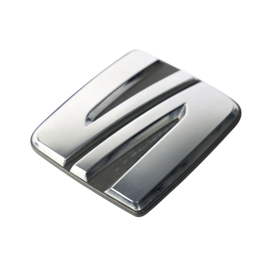 Seat Arona KJ7 Portellone Posteriore Bagagliaio Stemma Logo Emblema - SKU 575853630D - Numero di parte 575853630D