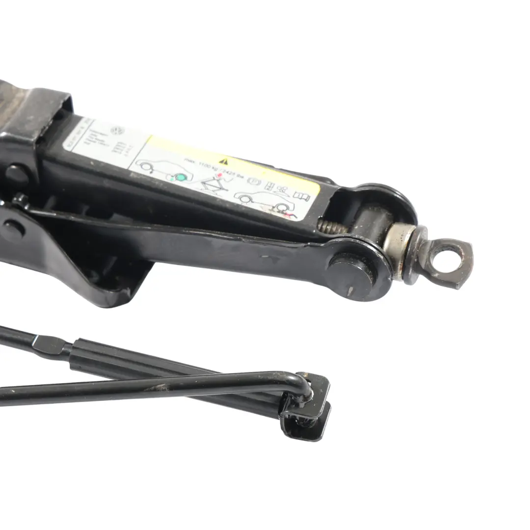 Cric Levage Urgence pour Volkswagen Jetta A6 à propos du numéro de pièce 5C0011031B Volkswagen Jetta A6 Cric Levage Urgence - SKU 5C0011031B - Numéro de pièce 5C0011031B