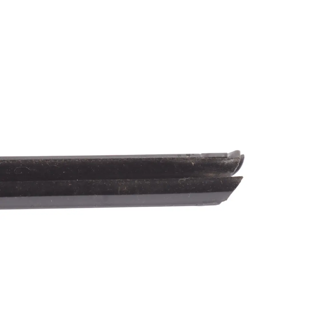 Volkswagen Jetta A6 Gummidichtung Fensterschacht Vorne Links - SKU 5C6837479 - Teilenummer 5C6837479