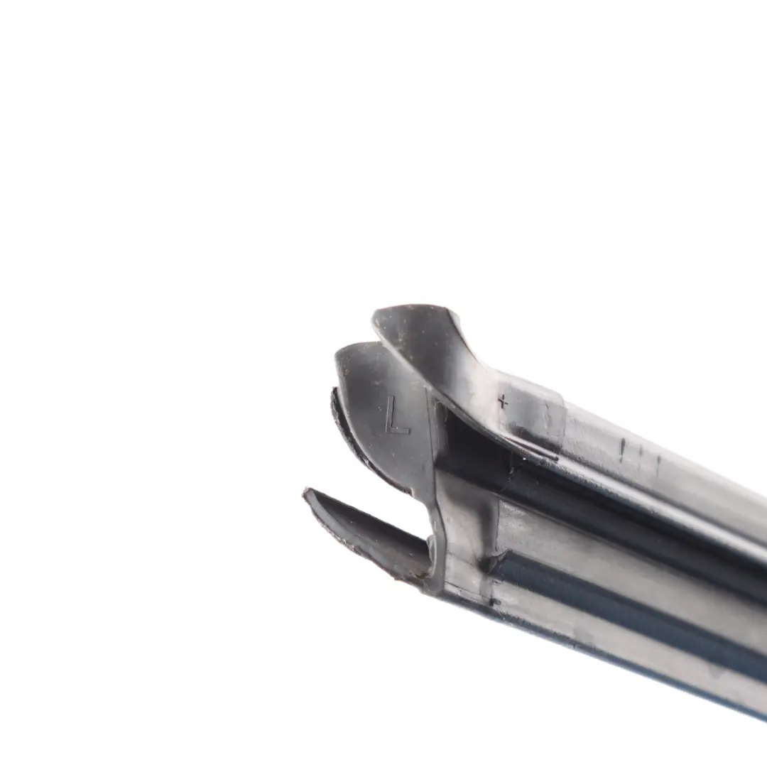 Guarnizione Gomma Finestrino Anteriore Sinistro per Volkswagen Jetta A6 con numero di parte 5C6837479 Volkswagen Jetta A6 Guarnizione Gomma Finestrino Anteriore Sinistro - SKU 5C6837479 - Numero di parte 5C6837479