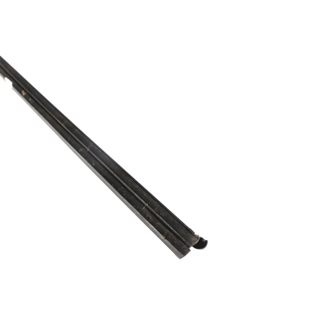 Junta Sellado Ventana Interior Delantero Derecho para Volkswagen Jetta A6 con número de pieza 5C6837480 Volkswagen Jetta A6 Junta Sellado Ventana Interior Delantero Derecho - SKU 5C6837480 - Número de pieza 5C6837480