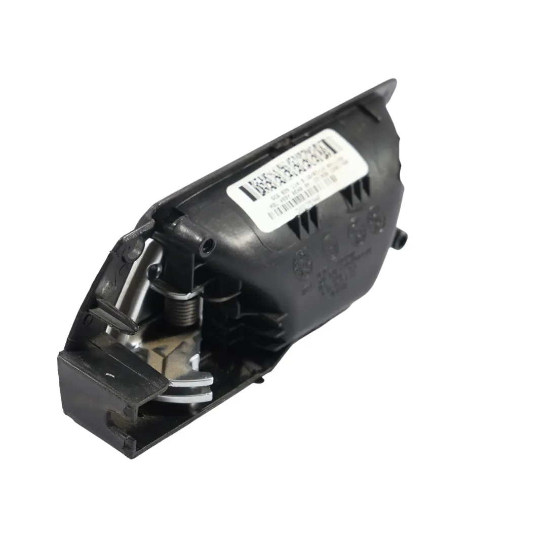 Klamka Wewnętrzna Tył Prawo Titan Black do Volkswagen Jetta A6 o numerze 5C6839114B Volkswagen Jetta A6 Klamka Wewnętrzna Tył Prawo Titan Black - SKU 5C6839114B - Numer Części 5C6839114B