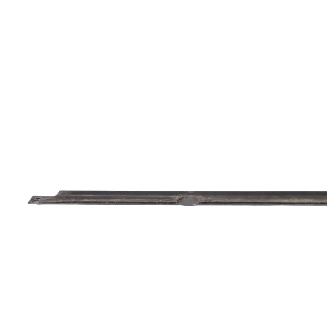 Guarnizione Trim Finestrino Destro per Volkswagen VW Jetta A6 con numero di parte 5C6839476B Volkswagen VW Jetta A6 Guarnizione Trim Finestrino Destro - SKU 5C6839476B - Numero di parte 5C6839476B