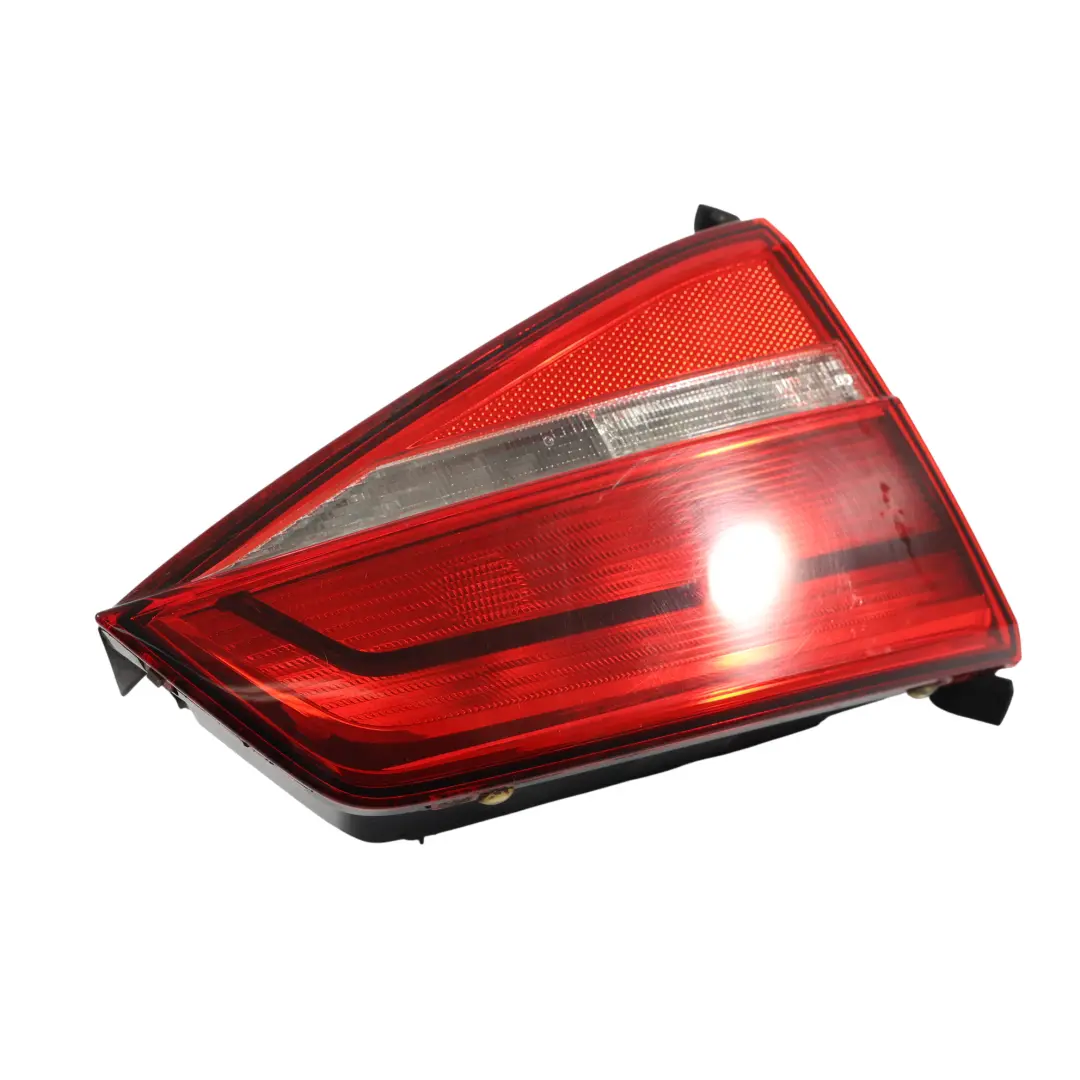Luz Trasera Izquierda Interior para Volkswagen Jetta A6 con número de pieza 5C6945093D Volkswagen Jetta A6 Luz Trasera Izquierda Interior - SKU 5C6945093D - Número de pieza 5C6945093D