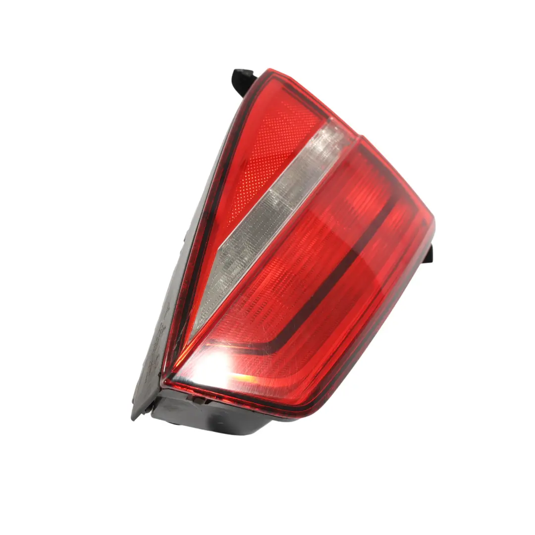 Luz Trasera Izquierda Interior para Volkswagen Jetta A6 con número de pieza 5C6945093D Volkswagen Jetta A6 Luz Trasera Izquierda Interior - SKU 5C6945093D - Número de pieza 5C6945093D