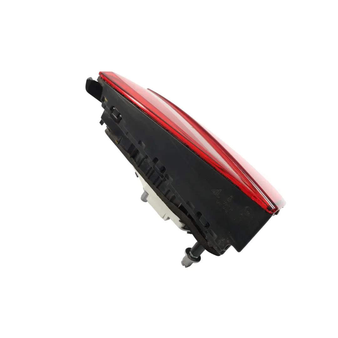 Luz Trasera Izquierda Interior para Volkswagen Jetta A6 con número de pieza 5C6945093D Volkswagen Jetta A6 Luz Trasera Izquierda Interior - SKU 5C6945093D - Número de pieza 5C6945093D