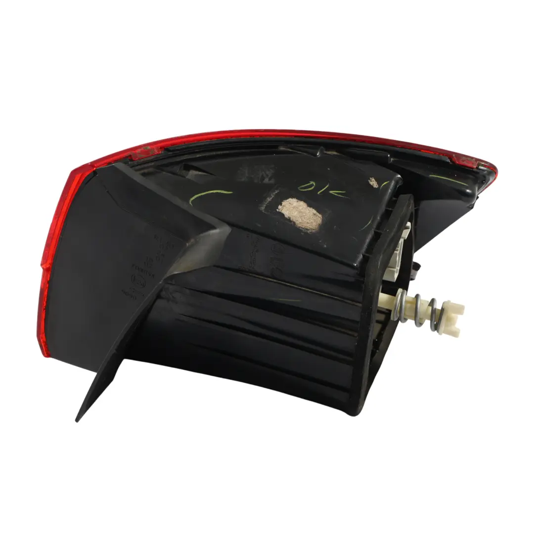 Fanale Posteriore Sinistro Esterno per Volkswagen Jetta A6 con numero di parte 5C6945095H Volkswagen Jetta A6 Fanale Posteriore Sinistro Esterno - SKU 5C6945095H - Numero di parte 5C6945095H